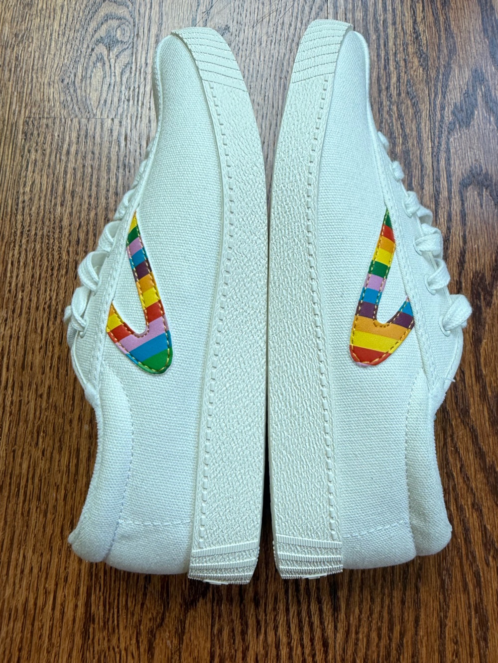NEW Tretorn White Nylite Plus Rainbow Canvas Sneakers Women’s Sz 6 - Picture 9 of 11